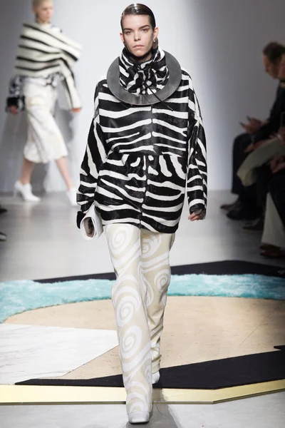 Look 33